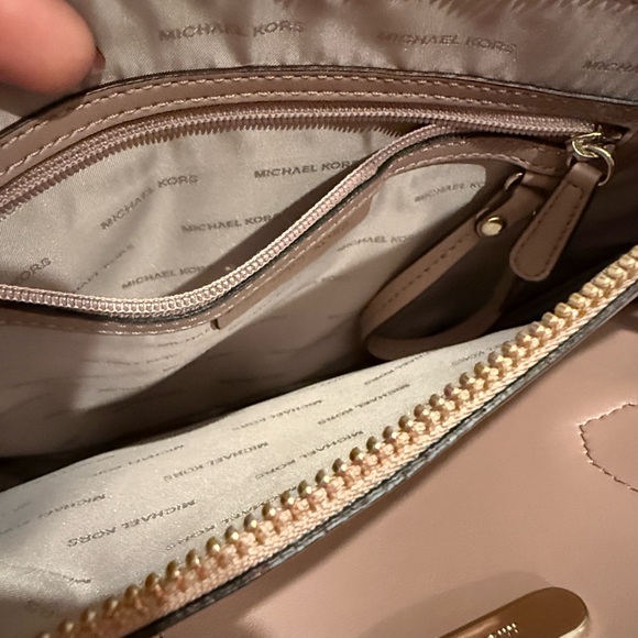 Michael Kors Mercer Large Pebbled Leather Accordion Tote Bag - Picture 4 of 16